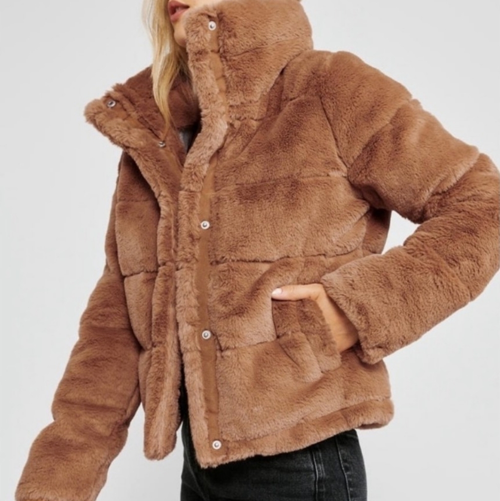 Abercrombie & Fitch Plush Faux Fur Puffer Jacket in Camel Brown